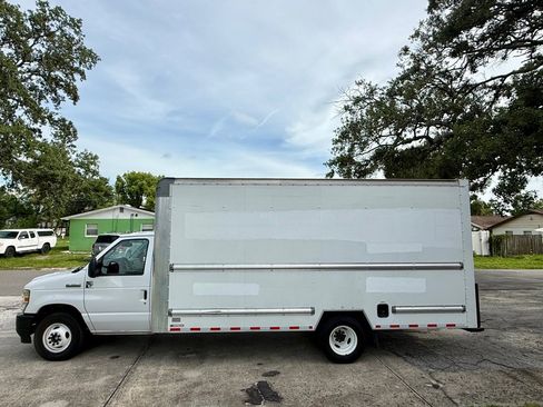Used 2022 Ford E-350 and Econoline 350 Super Duty image 12