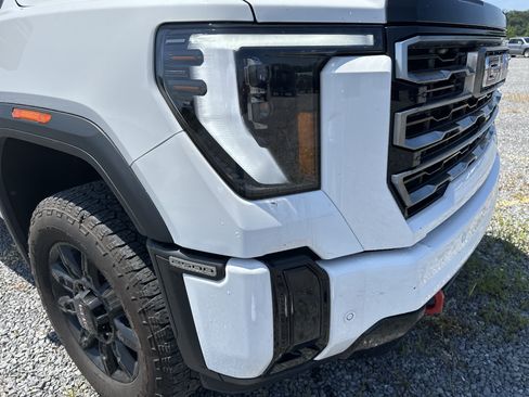 Used 2025 GMC Sierra 2500 AT4 AWD/4WD image 10