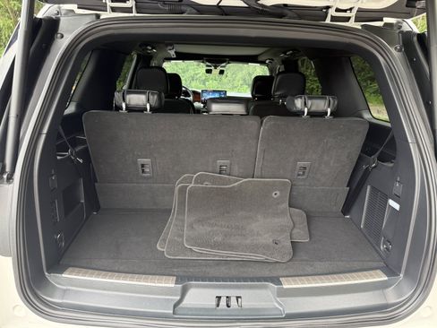 Used 2024 Lincoln Navigator Premiere AWD/4WD image 11