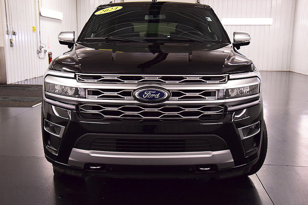 Used 2024 Ford Expedition Platinum AWD/4WD image 2