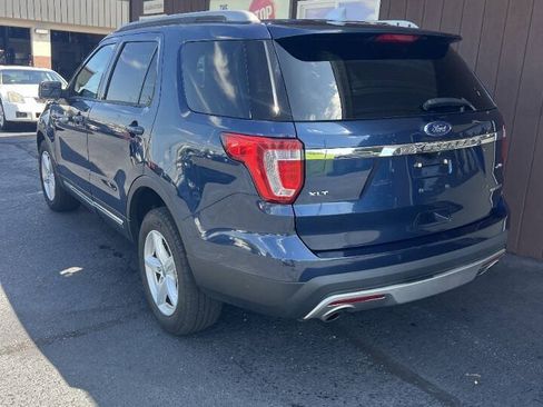 Used 2017 Ford Explorer XLT AWD/4WD image 3