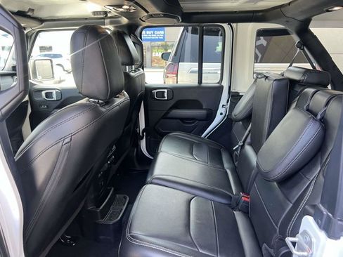 Used 2023 Jeep Wrangler Unlimited Sahara w/ Cold Weather Group AWD/4WD image 9