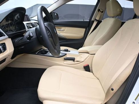 Used 2018 BMW 320i Sedan RWD image 10