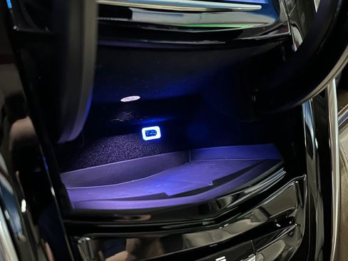 Used 2019 Cadillac Escalade Premium Luxury image 43