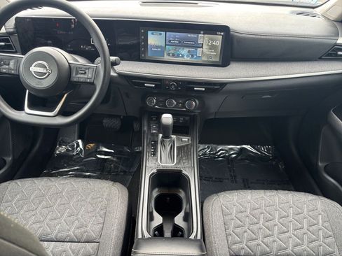 Used 2025 Nissan Kicks SV image 29