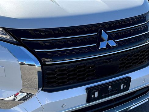 Used 2024 Mitsubishi Outlander SE image 33