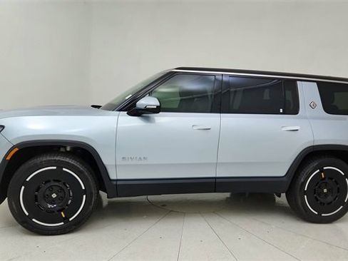 Used 2025 Rivian R1S Adventure image 3