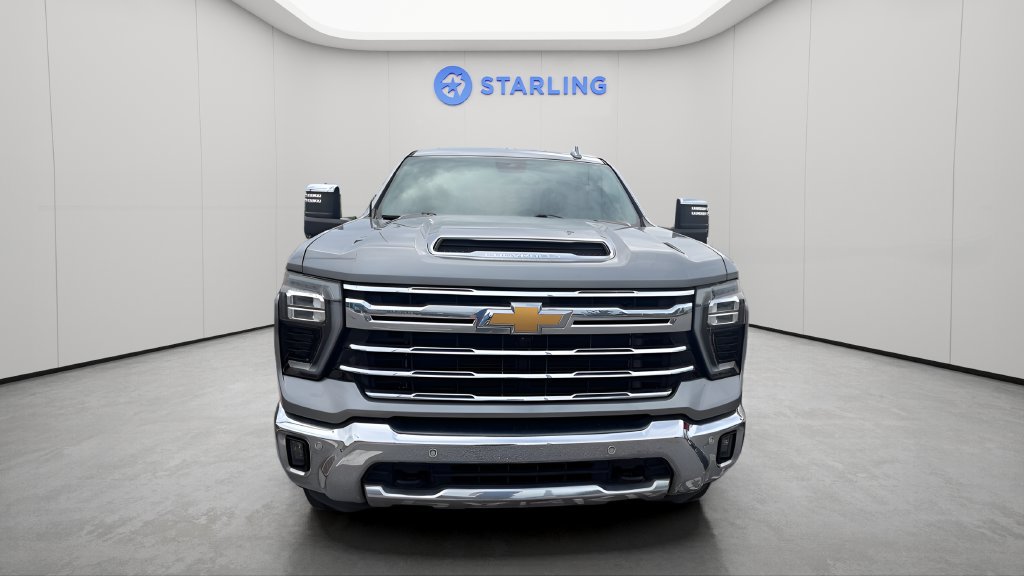 Used 2024 Chevrolet Silverado 2500 LTZ w/ LTZ Convenience Package AWD/4WD image 3
