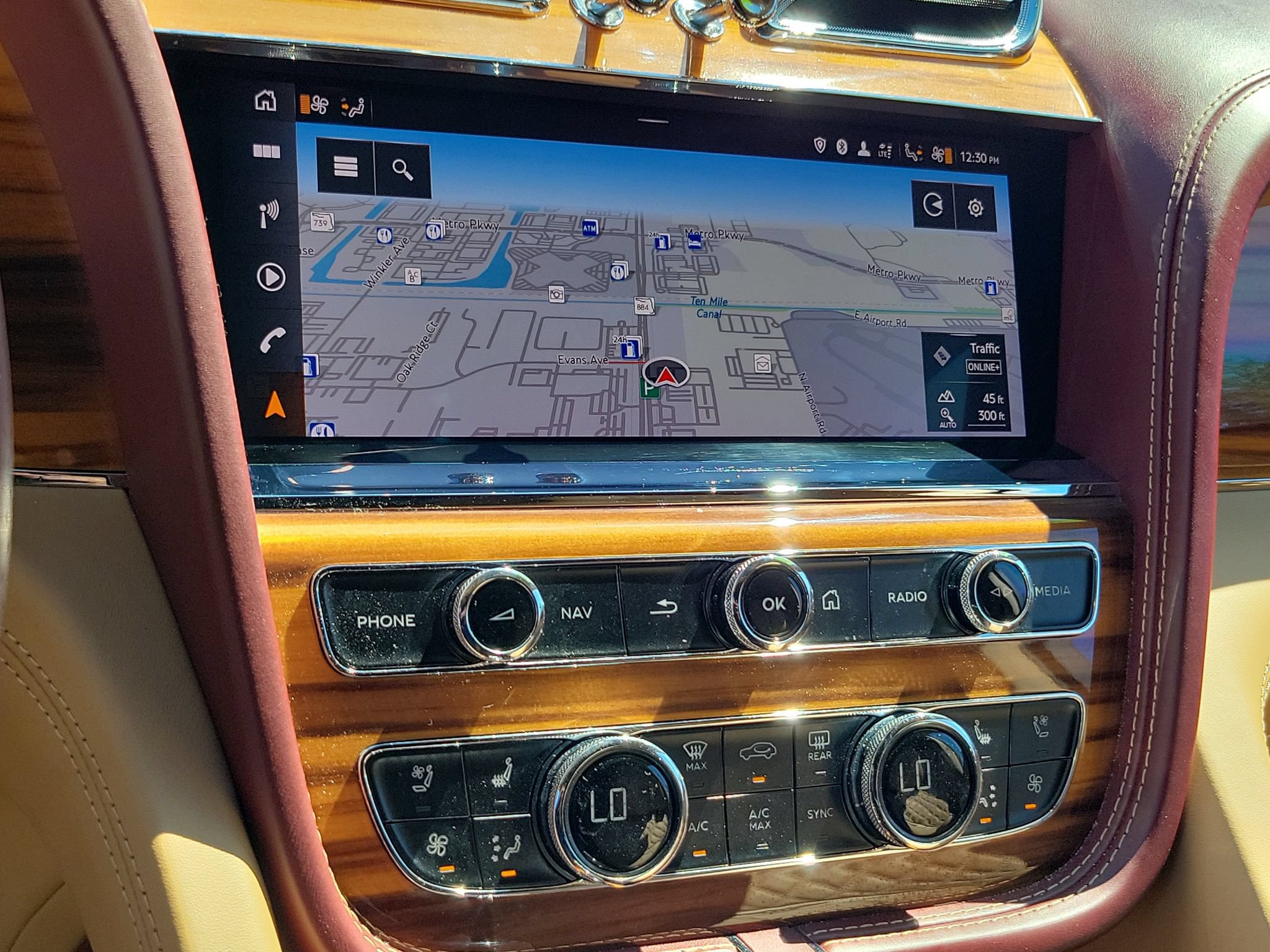 Used 2022 Bentley Bentayga AWD/4WD image 29