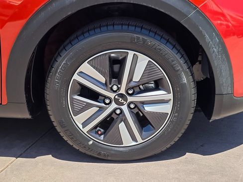 Used 2022 Kia Niro LXS FWD image 9