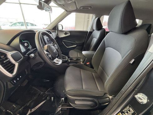 Used 2025 Kia Soul LX w/ LX Technology Package image 30