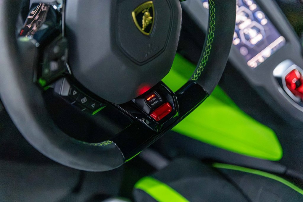 Used 2022 Lamborghini Huracan STO RWD image 41