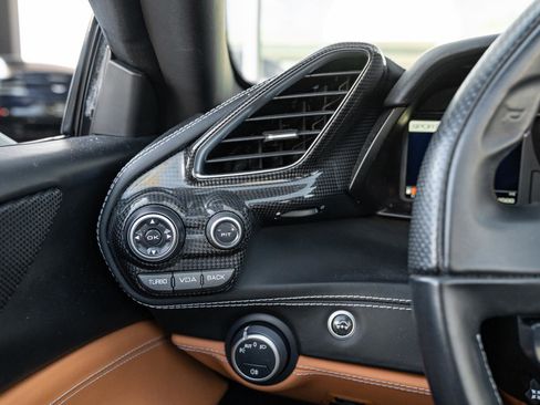 Used 2018 Ferrari 488 Spider image 38