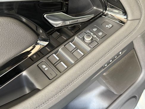 Used 2022 Land Rover Range Rover Evoque SE image 12