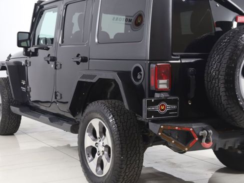 Used 2017 Jeep Wrangler Unlimited Sahara w/ Connectivity Group image 21