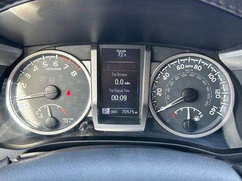 Used 2018 Toyota Tacoma SR5 image 32