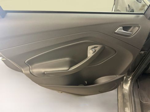 Used 2017 Ford Escape SE AWD/4WD image 25
