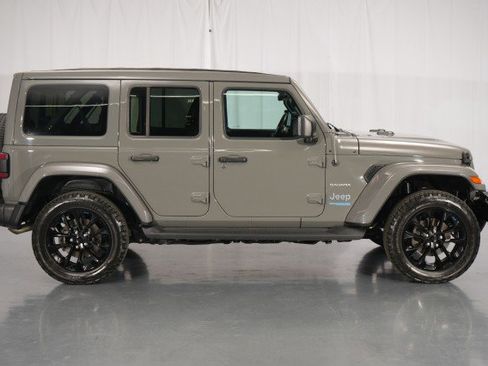 Used 2022 Jeep Wrangler Unlimited Sahara w/ Cold Weather Group AWD/4WD image 10