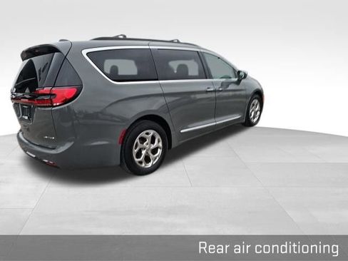 Used 2022 Chrysler Pacifica Limited image 25