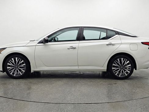 Used 2025 Nissan Altima 2.5 SV FWD image 5