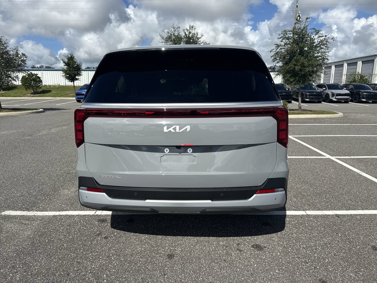 New 2027 Kia Carnival LX FWD image 4