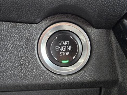 Used 2024 Chevrolet Traverse LT FWD image 21