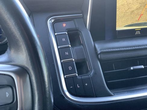 Used 2022 Chevrolet Suburban LT image 13