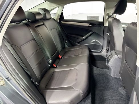 Used 2022 Volkswagen Passat 2.0T SE image 32