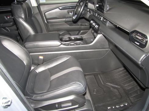 Certified 2025 Honda Pilot Touring image 20