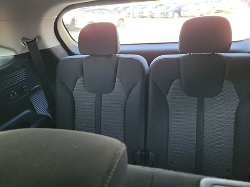 Used 2023 Kia Sorento LX image 16