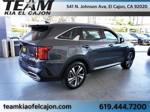 Certified 2022 Kia Sorento SX w/ Panoramic Sunroof Package AWD/4WD image 8