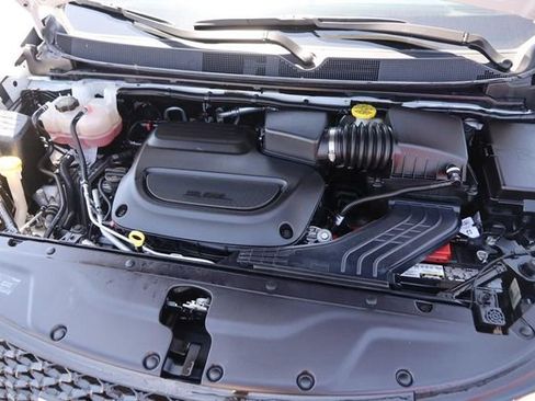 Used 2023 Chrysler Pacifica Touring-L w/ Uconnect Theater Family Group AWD/4WD image 29