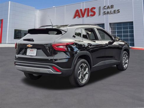 Used 2025 Chevrolet Trax LT w/ LT Convenience Package image 6
