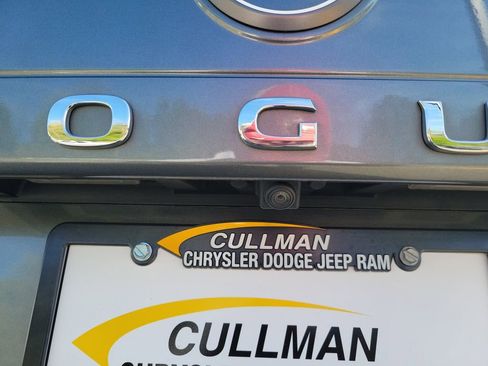 Used 2023 Nissan Rogue SV image 31