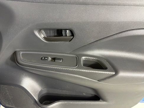 Used 2022 Nissan Versa S FWD image 11