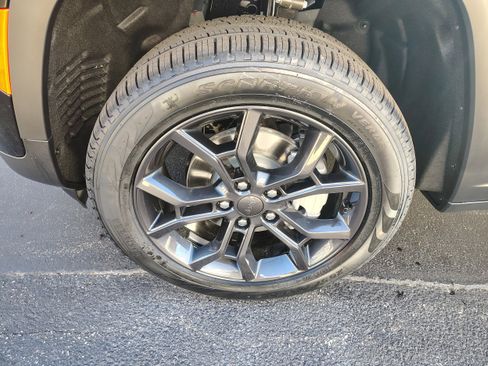 New 2025 Jeep Grand Cherokee Limited image 7