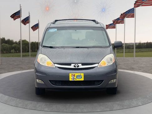 Used 2008 Toyota Sienna XLE Limited image 2