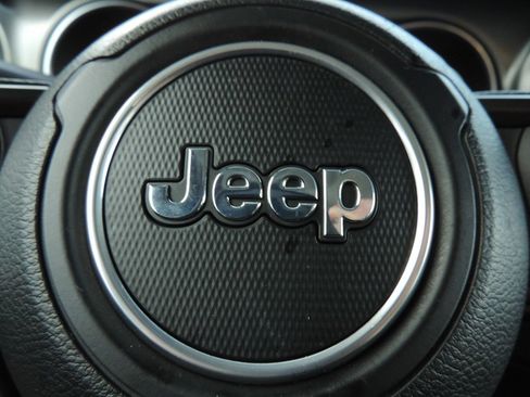 Used 2021 Jeep Gladiator Sport w/ Trailer Tow Package AWD/4WD image 27
