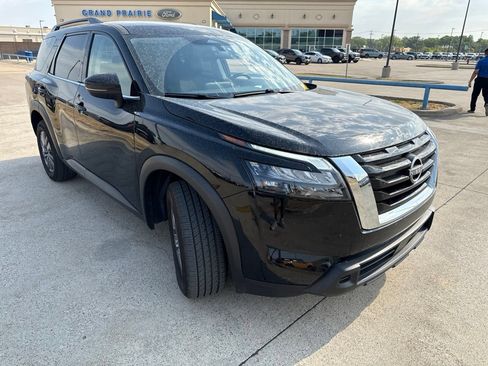 Used 2025 Nissan Pathfinder SV AWD/4WD image 18