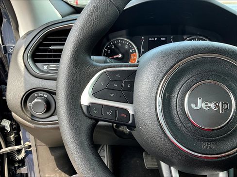 Used 2023 Jeep Renegade Latitude AWD/4WD image 10