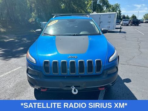 Used 2018 Jeep Cherokee Trailhawk w/ Cold Weather Group AWD/4WD image 12