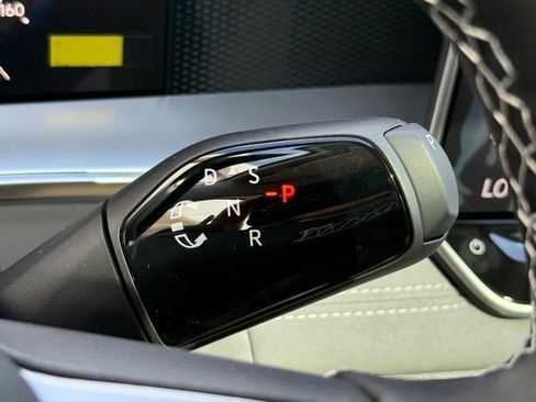 New 2025 Volkswagen Tiguan SE image 12