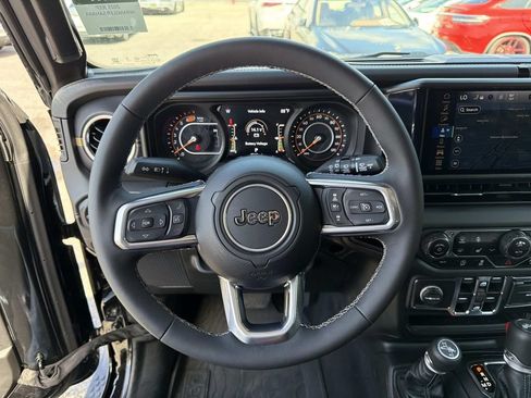 Used 2025 Jeep Wrangler Unlimited Sahara w/ Safety Group AWD/4WD image 21