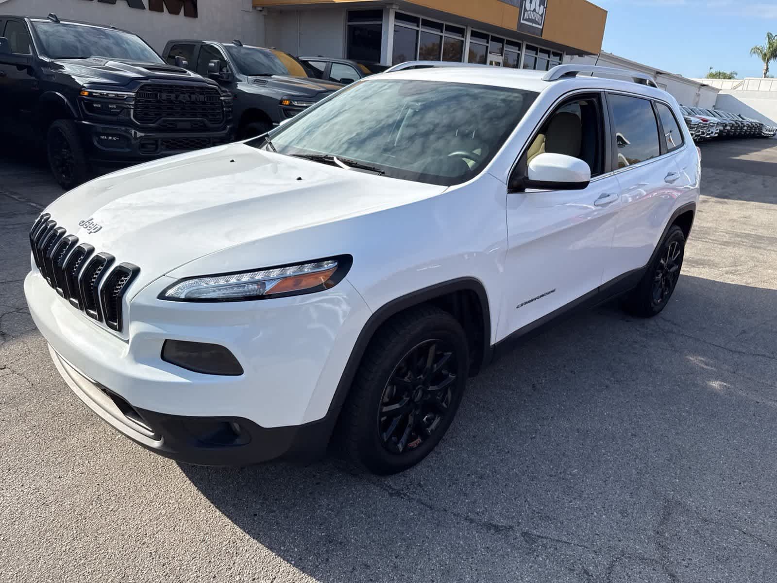 Used 2018 Jeep Cherokee Latitude FWD image 18