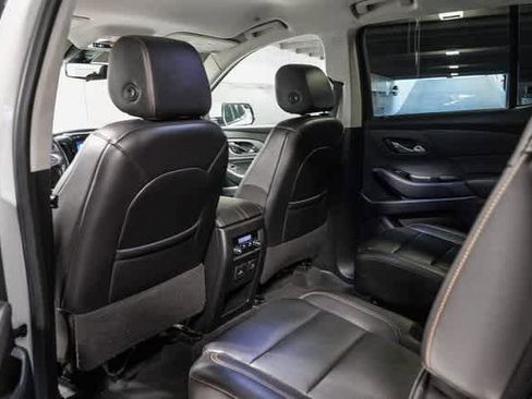 Used 2020 Chevrolet Traverse RS image 18