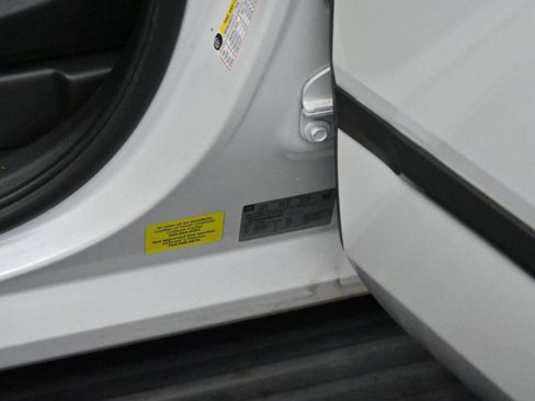 Used 2017 Cadillac Escalade ESV Luxury image 42