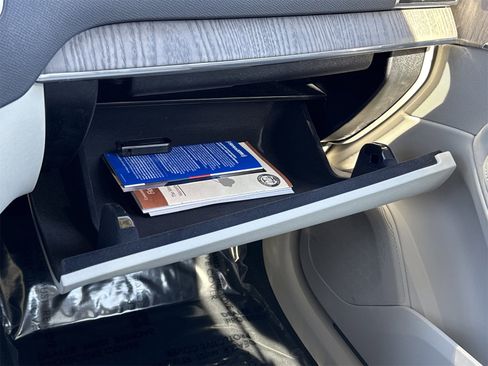 Used 2023 Volvo XC90 B6 Plus w/ Protection Package Premier image 27