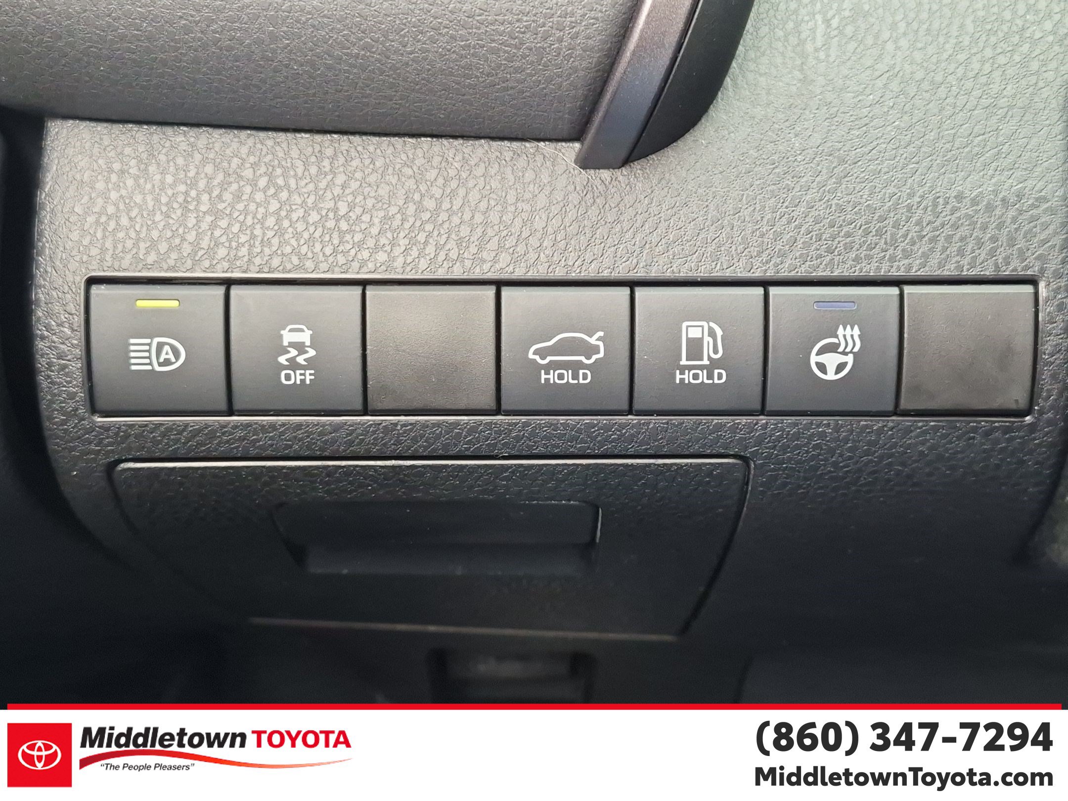 Used 2024 Toyota Camry SE w/ Cold Weather Package FWD image 18