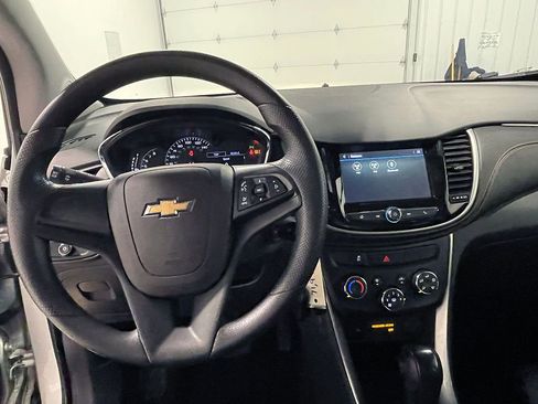 Used 2019 Chevrolet Trax LS FWD image 29