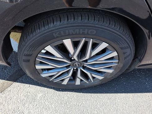 Used 2025 Nissan Altima 2.5 SV FWD image 9